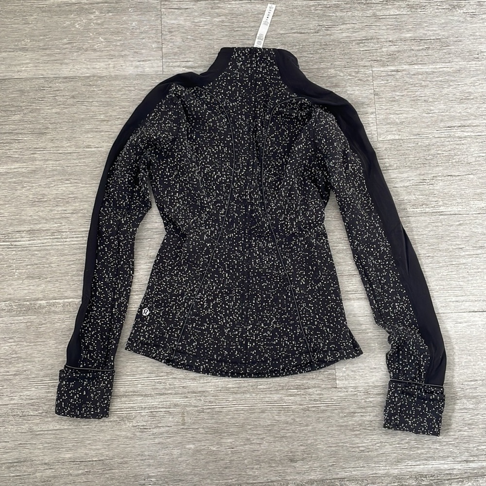 SOLD Lululemon black and white half zip pullover with pockets size 4 - Picture 7 of 7